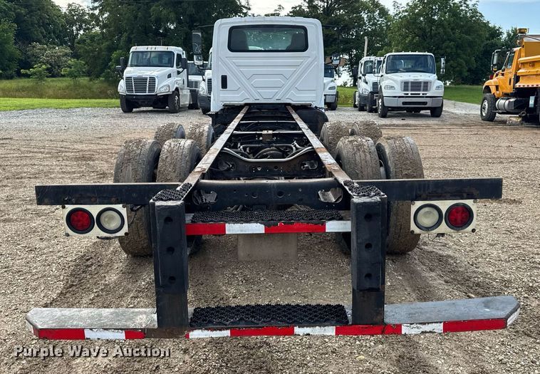 image for item EN4585 2010 International DuraStar 4400  truck cab and chassis