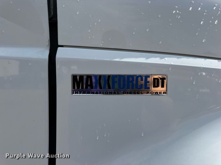 image for item EN4585 2010 International DuraStar 4400  truck cab and chassis