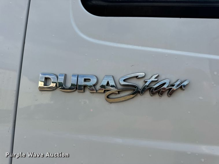 image for item EN4585 2010 International DuraStar 4400  truck cab and chassis