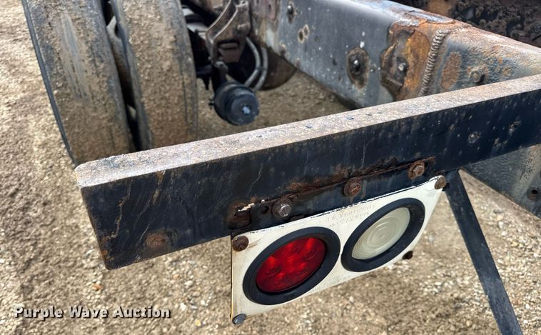 image for item EN4585 2010 International DuraStar 4400  truck cab and chassis