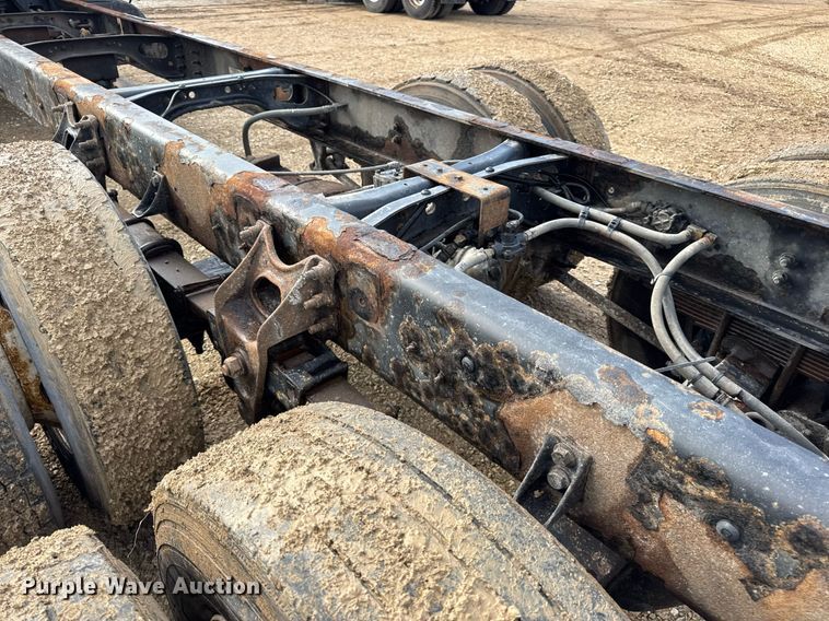 image for item EN4585 2010 International DuraStar 4400  truck cab and chassis