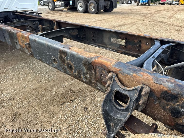 image for item EN4585 2010 International DuraStar 4400  truck cab and chassis