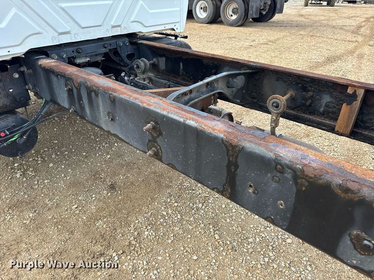 image for item EN4585 2010 International DuraStar 4400  truck cab and chassis