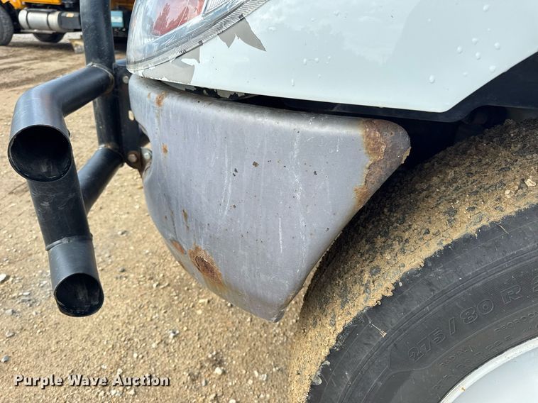 image for item EN4585 2010 International DuraStar 4400  truck cab and chassis