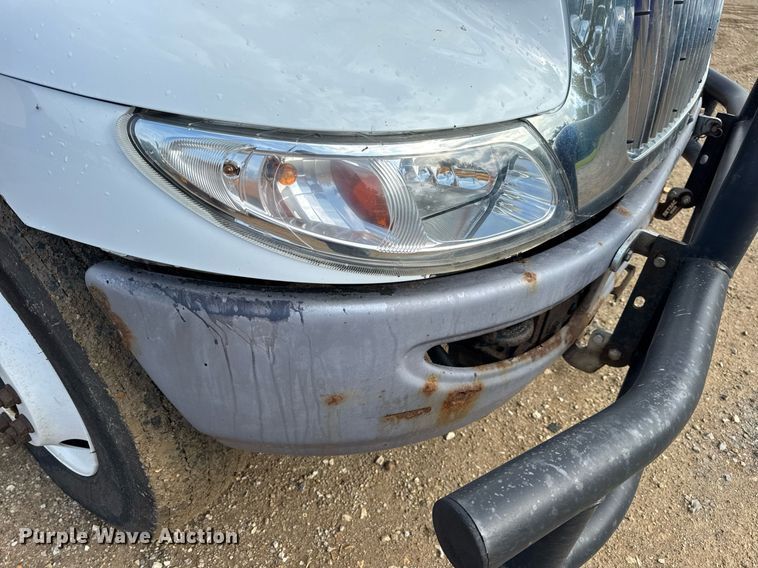 image for item EN4585 2010 International DuraStar 4400  truck cab and chassis