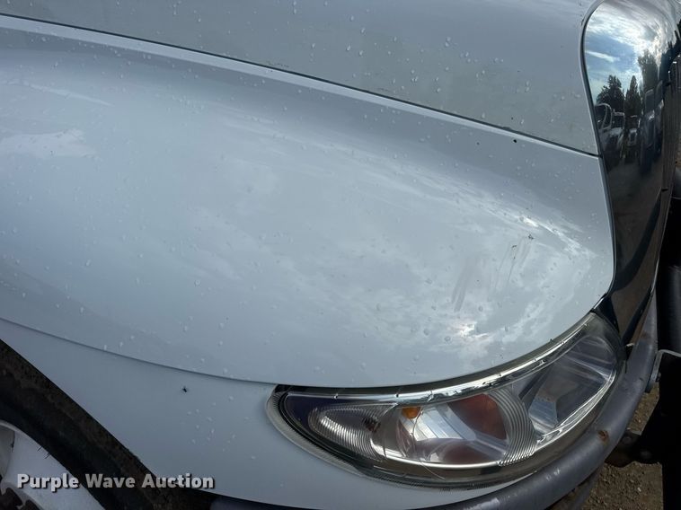 image for item EN4585 2010 International DuraStar 4400  truck cab and chassis