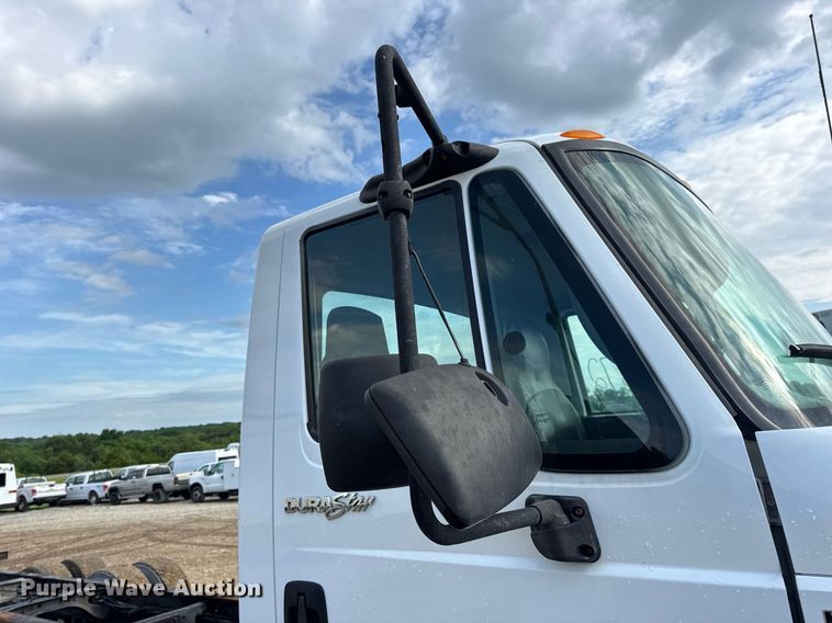 image for item EN4585 2010 International DuraStar 4400  truck cab and chassis