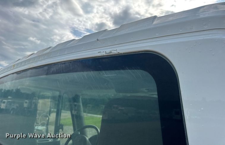 image for item EN4585 2010 International DuraStar 4400  truck cab and chassis