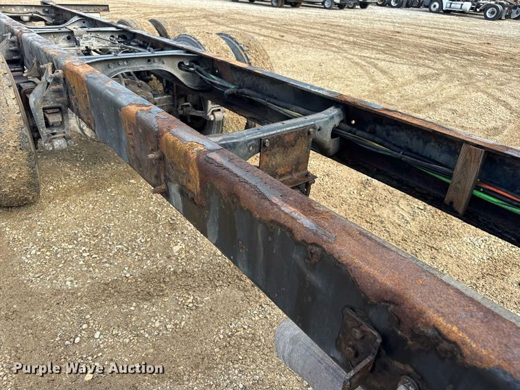 image for item EN4585 2010 International DuraStar 4400  truck cab and chassis