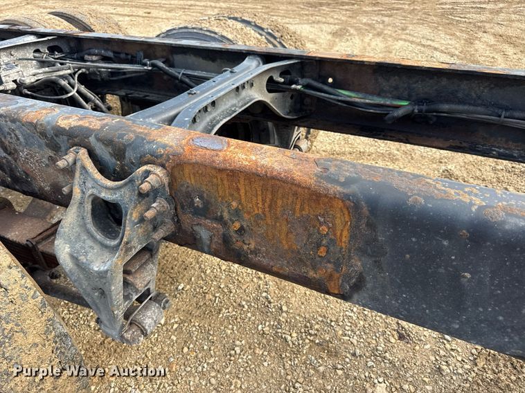 image for item EN4585 2010 International DuraStar 4400  truck cab and chassis