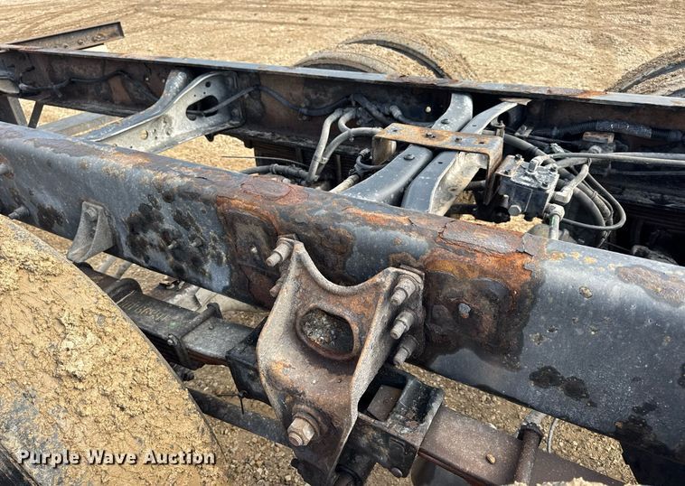 image for item EN4585 2010 International DuraStar 4400  truck cab and chassis