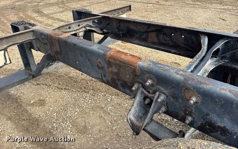 image for item EN4585 2010 International DuraStar 4400  truck cab and chassis