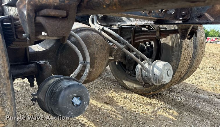 image for item EN4585 2010 International DuraStar 4400  truck cab and chassis