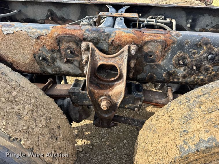 image for item EN4585 2010 International DuraStar 4400  truck cab and chassis