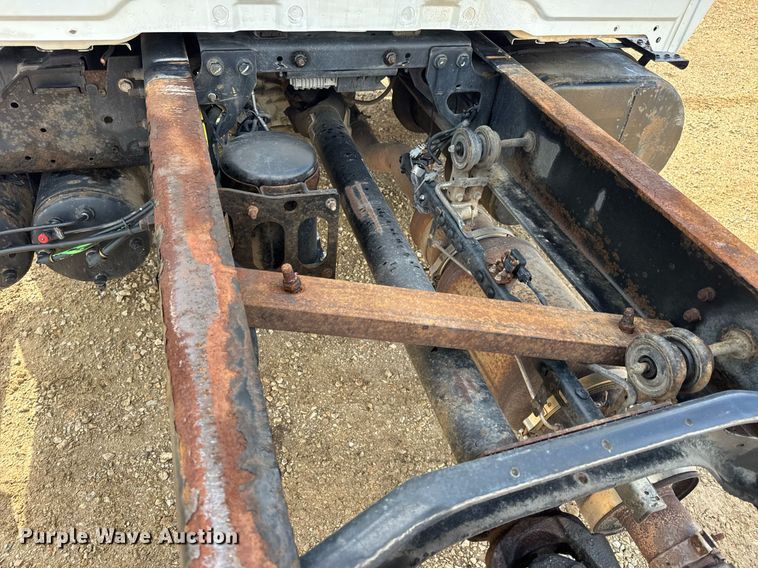 image for item EN4585 2010 International DuraStar 4400  truck cab and chassis