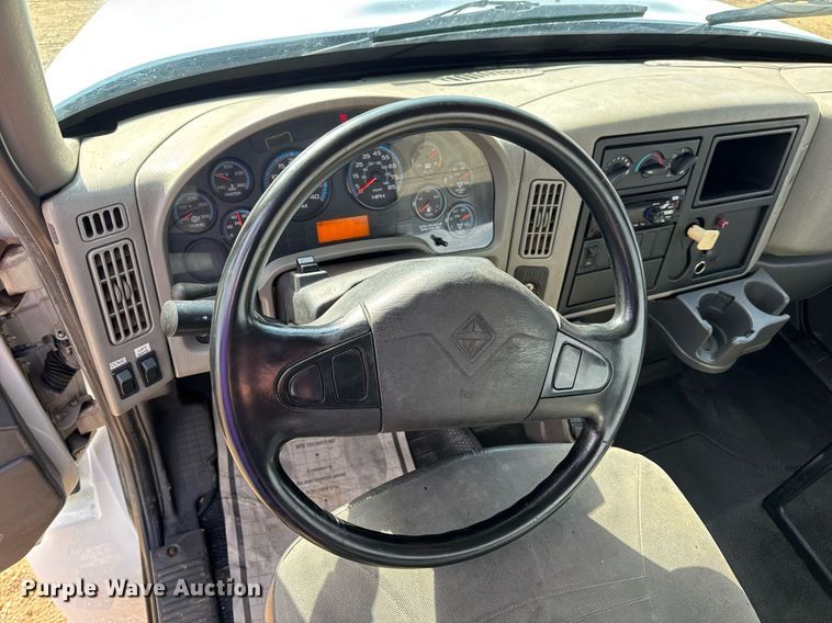 image for item EN4585 2010 International DuraStar 4400  truck cab and chassis