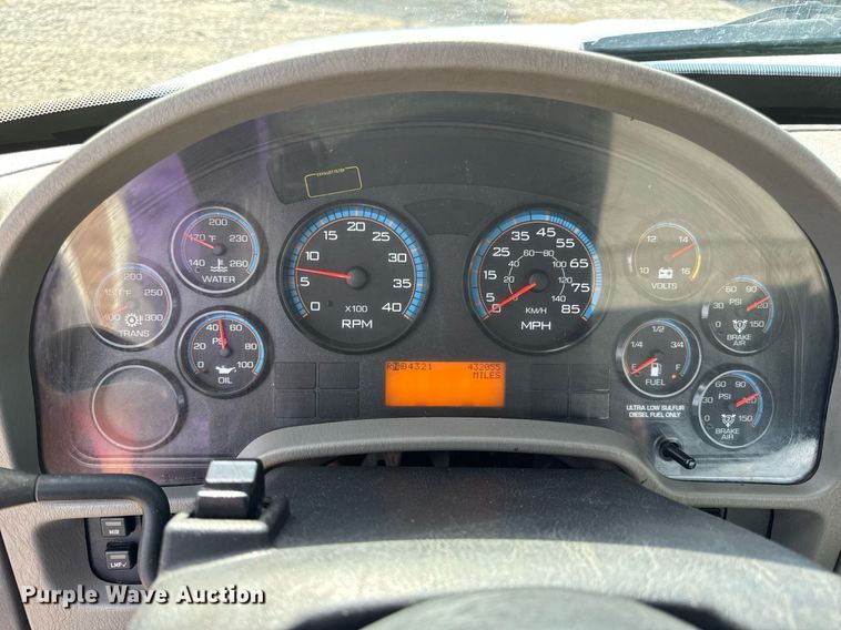 image for item EN4585 2010 International DuraStar 4400  truck cab and chassis