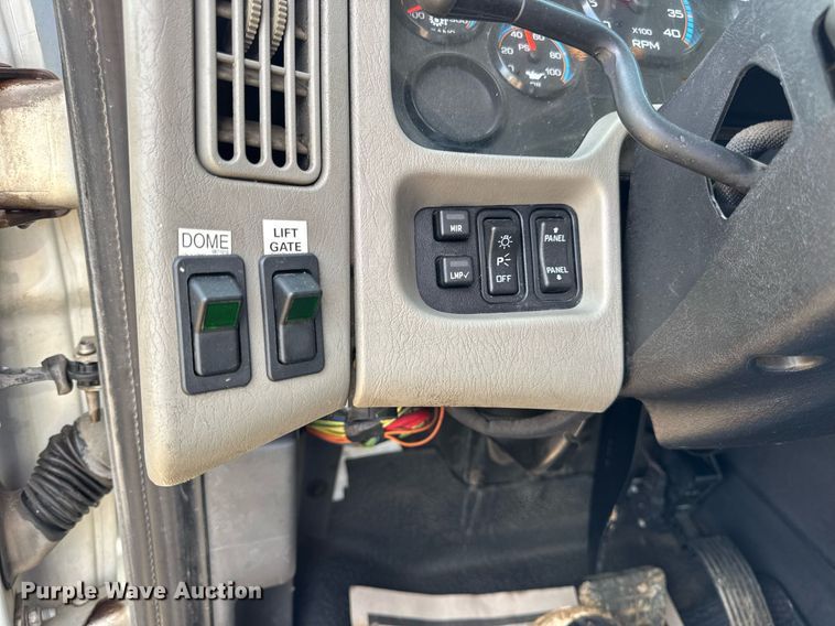 image for item EN4585 2010 International DuraStar 4400  truck cab and chassis