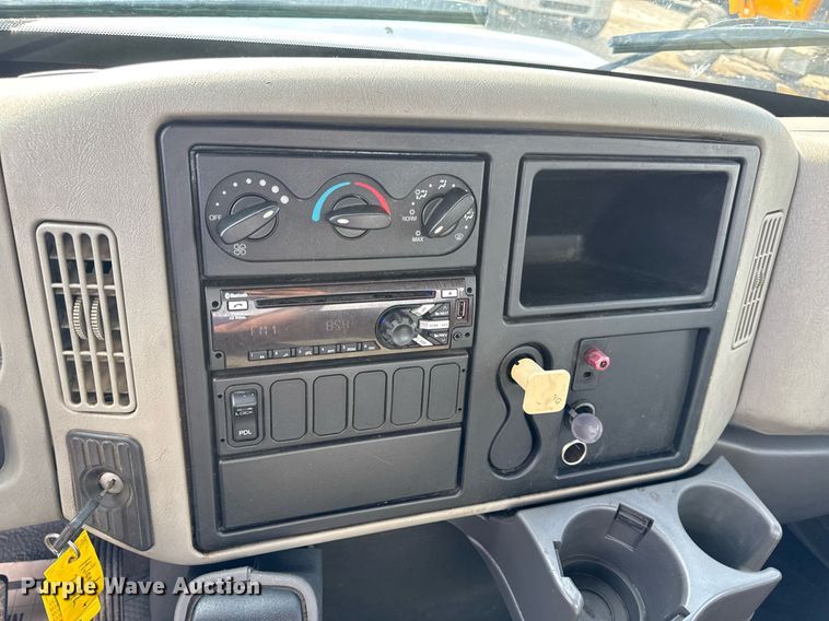 image for item EN4585 2010 International DuraStar 4400  truck cab and chassis