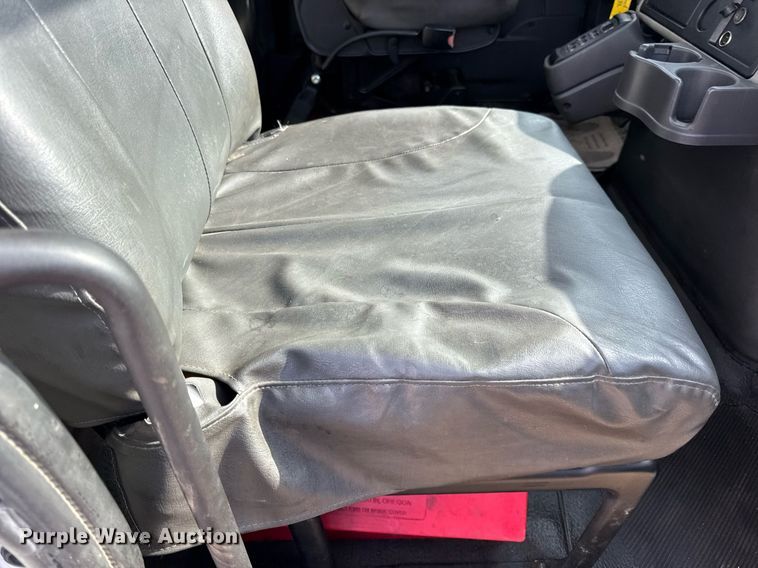 image for item EN4585 2010 International DuraStar 4400  truck cab and chassis