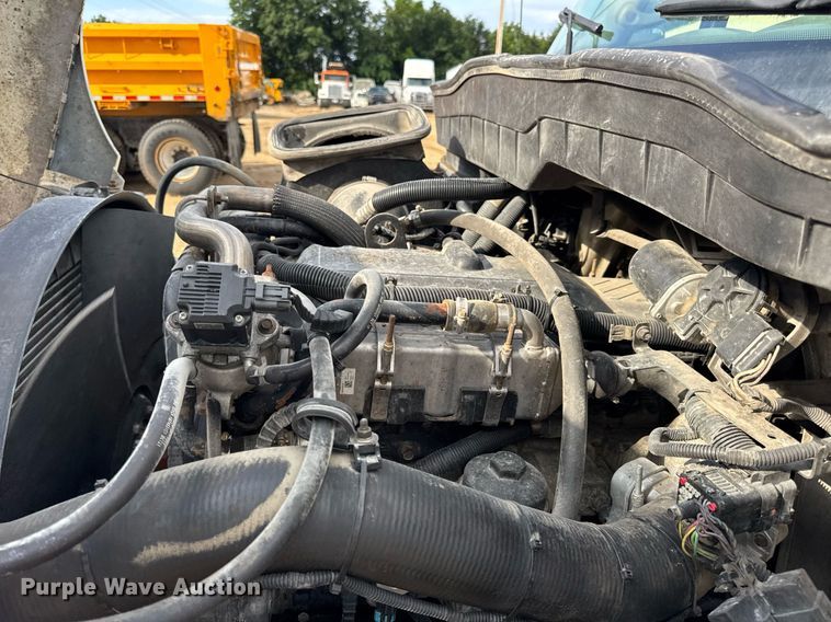 image for item EN4585 2010 International DuraStar 4400  truck cab and chassis