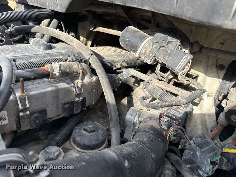 image for item EN4585 2010 International DuraStar 4400  truck cab and chassis