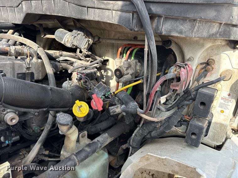 image for item EN4585 2010 International DuraStar 4400  truck cab and chassis