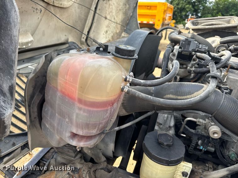 image for item EN4585 2010 International DuraStar 4400  truck cab and chassis