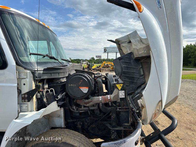 image for item EN4585 2010 International DuraStar 4400  truck cab and chassis