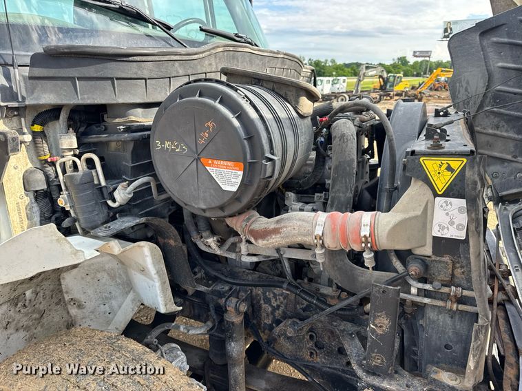 image for item EN4585 2010 International DuraStar 4400  truck cab and chassis