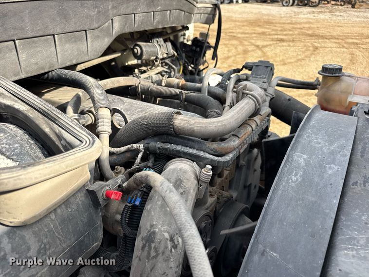 image for item EN4585 2010 International DuraStar 4400  truck cab and chassis