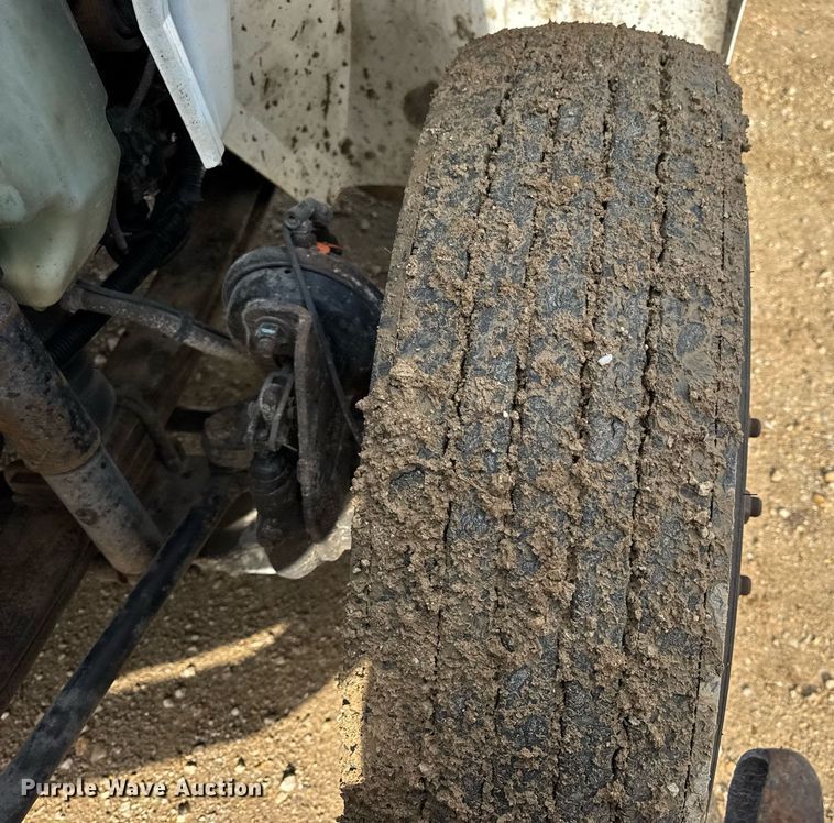 image for item EN4585 2010 International DuraStar 4400  truck cab and chassis