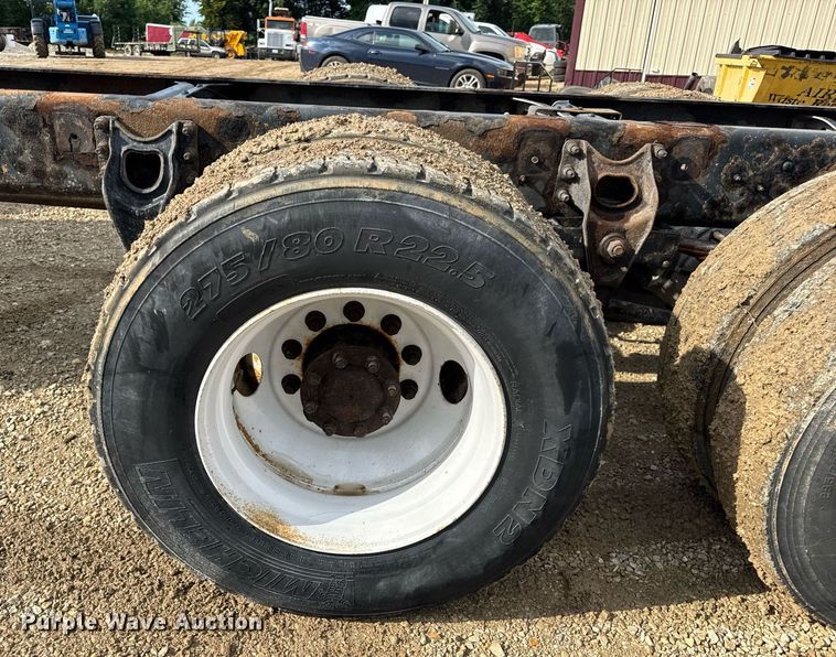 image for item EN4585 2010 International DuraStar 4400  truck cab and chassis