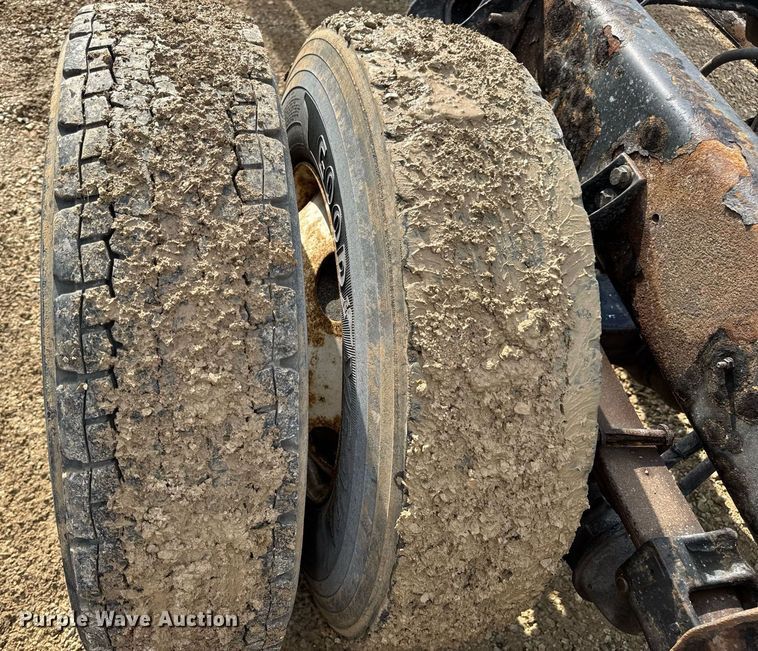 image for item EN4585 2010 International DuraStar 4400  truck cab and chassis