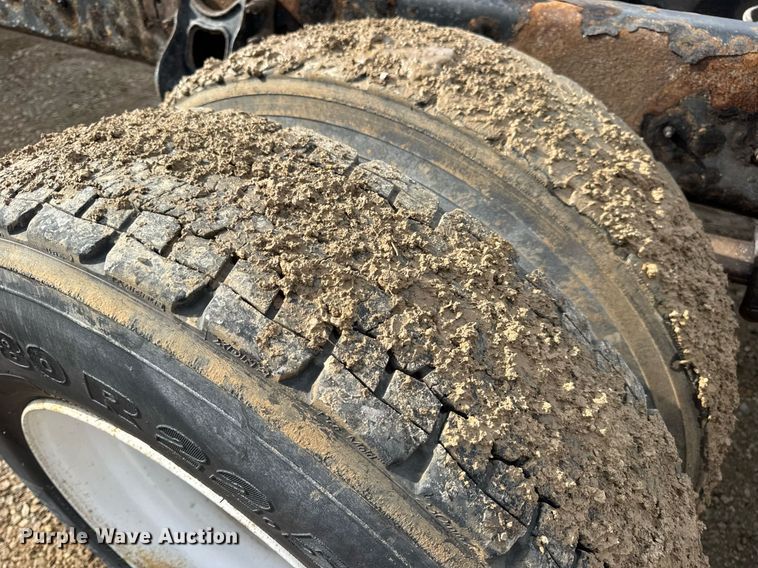 image for item EN4585 2010 International DuraStar 4400  truck cab and chassis