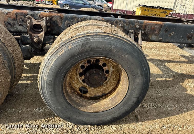 image for item EN4585 2010 International DuraStar 4400  truck cab and chassis