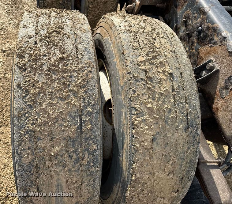 image for item EN4585 2010 International DuraStar 4400  truck cab and chassis