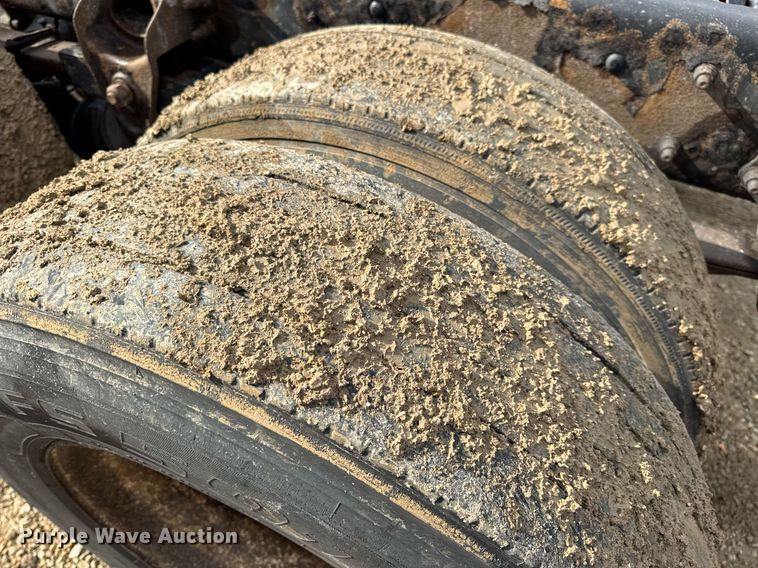 image for item EN4585 2010 International DuraStar 4400  truck cab and chassis