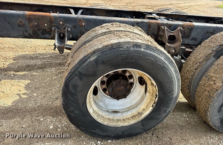 image for item EN4585 2010 International DuraStar 4400  truck cab and chassis