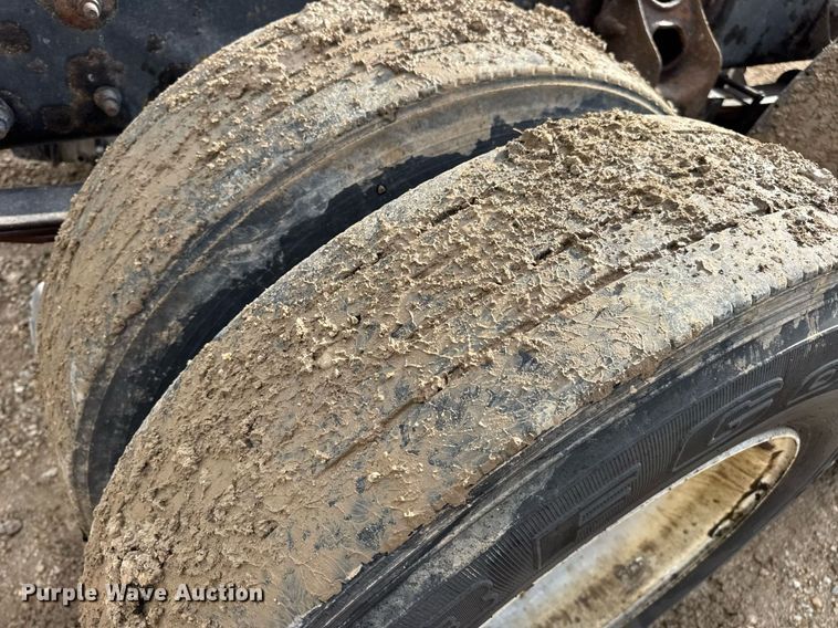 image for item EN4585 2010 International DuraStar 4400  truck cab and chassis