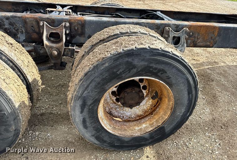 image for item EN4585 2010 International DuraStar 4400  truck cab and chassis