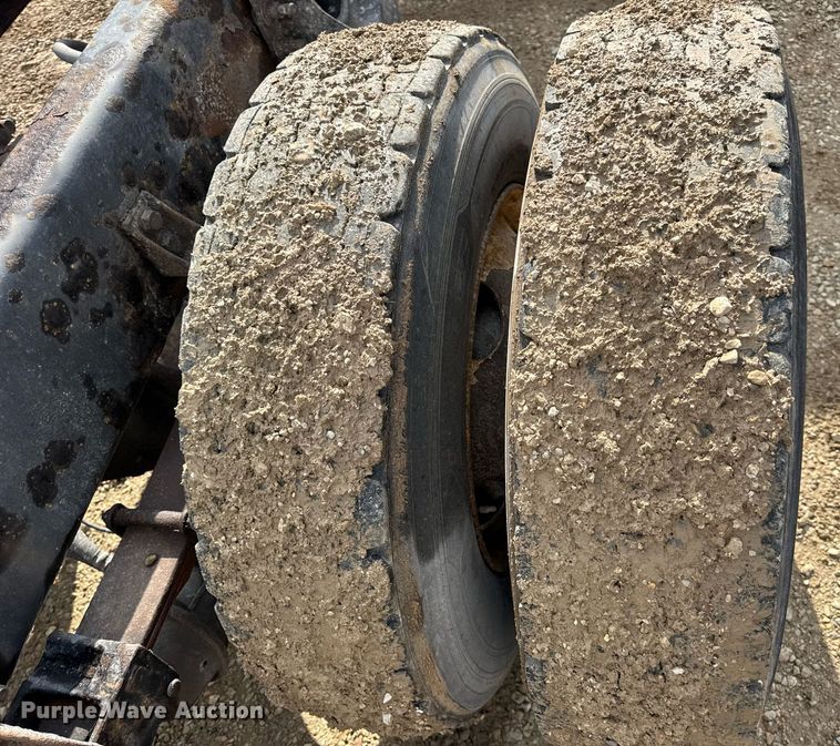 image for item EN4585 2010 International DuraStar 4400  truck cab and chassis