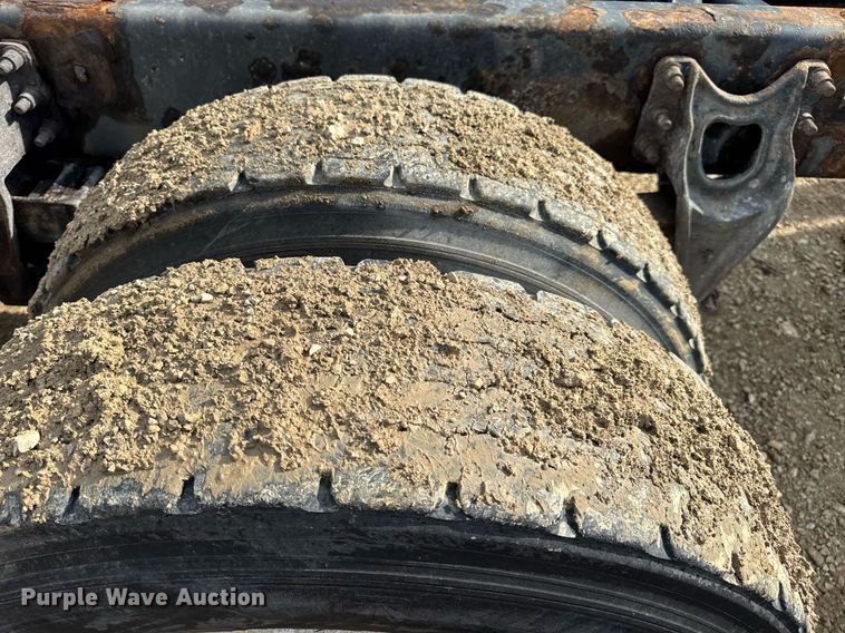 image for item EN4585 2010 International DuraStar 4400  truck cab and chassis