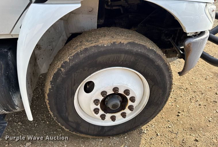 image for item EN4585 2010 International DuraStar 4400  truck cab and chassis