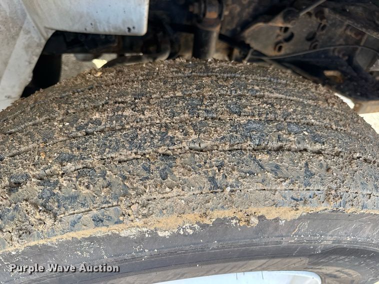 image for item EN4585 2010 International DuraStar 4400  truck cab and chassis