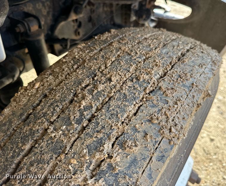 image for item EN4585 2010 International DuraStar 4400  truck cab and chassis