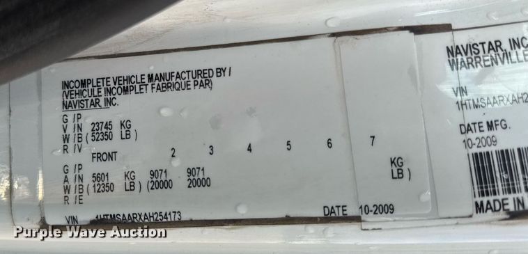 image for item EN4585 2010 International DuraStar 4400  truck cab and chassis