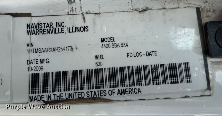 image for item EN4585 2010 International DuraStar 4400  truck cab and chassis