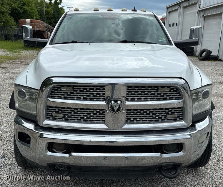 image for item EN4588 2017 Dodge Ram 5500HD Laramie Crew Cab tow truck