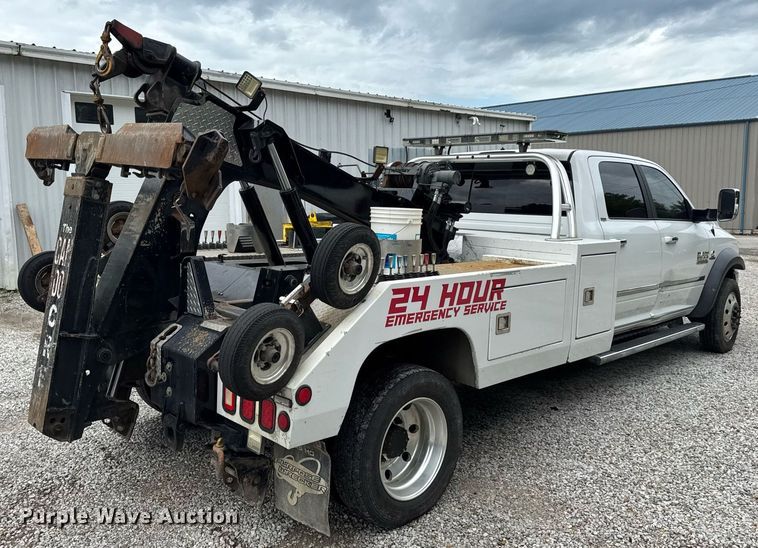 image for item EN4588 2017 Dodge Ram 5500HD Laramie Crew Cab tow truck